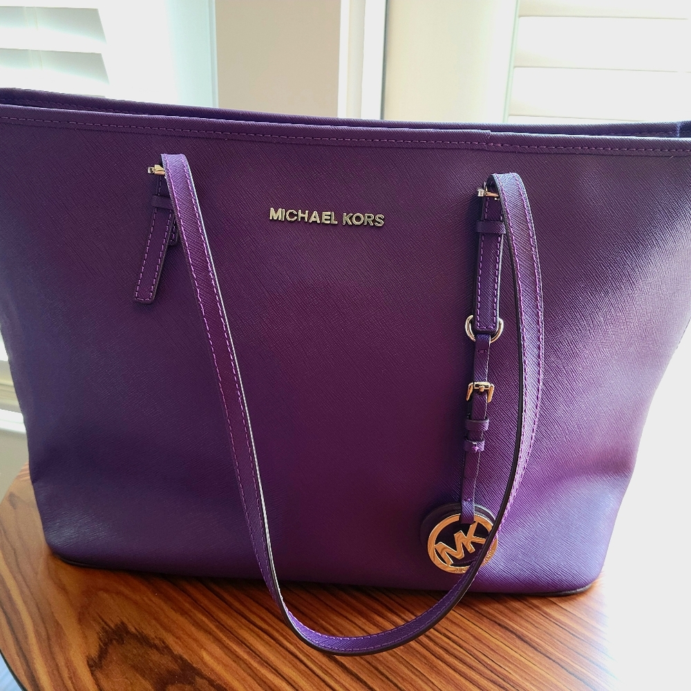 Michael Kors Jet Set Travel Top Zip Tote